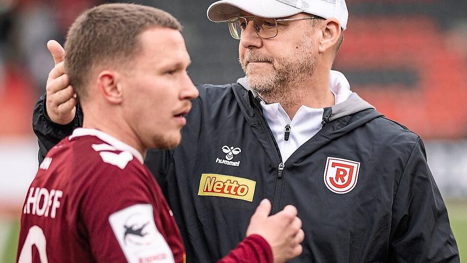 Beim 1:3 bei der zweiten Mannschaft des VfB Stuttgart warf der Jahn in der Schlussphase jedes defensive Verantwortungsbewusstsein &uuml;ber Bord. Das m&ouml;chte Trainer Sascha Hildmann am Dienstag von seiner Truppe (links Phil Beckhoff) anders sehen.