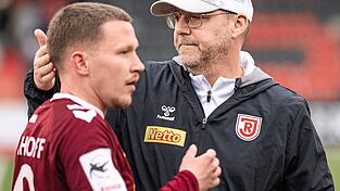 Beim 1:3 bei der zweiten Mannschaft des VfB Stuttgart warf der Jahn in der Schlussphase jedes defensive Verantwortungsbewusstsein &uuml;ber Bord. Das m&ouml;chte Trainer Sascha Hildmann am Dienstag von seiner Truppe (links Phil Beckhoff) anders sehen.