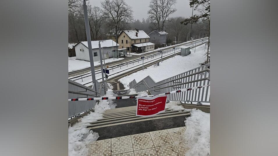 Die Treppe ist zwar fertig, aber sie ist noch gesperrt.
