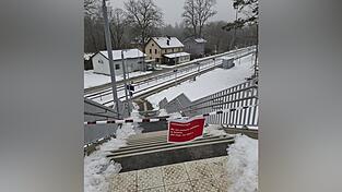 Die Treppe ist zwar fertig, aber sie ist noch gesperrt.