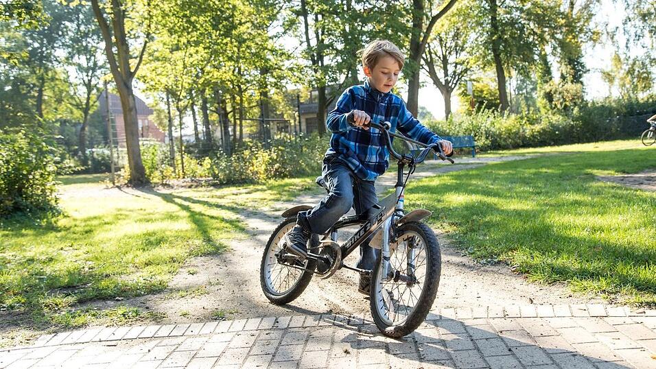 Raus ins Freie: Regelmäßige Bewegung senkt das Kopfschmerzrisiko.