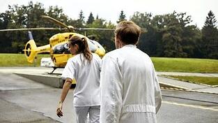 Seit Bestehen des Pilotprojekts ist der Heli schon 100-mal am Sana Klinikum in Cham gelandet. Seit Bestehen des Pilotprojekts ist der Heli schon 100-mal am Sana Klinikum in Cham gelandet.