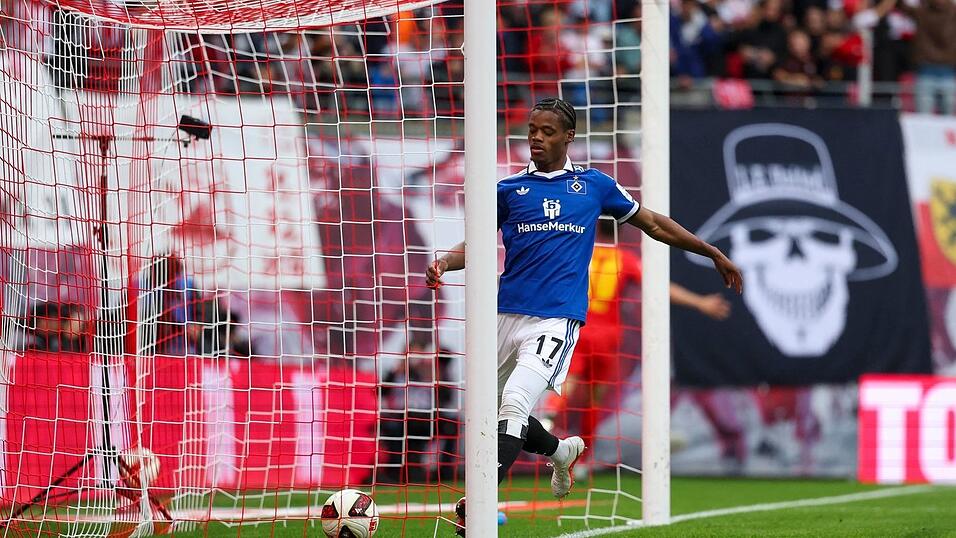 Warmed Omari kommt zu spät, der HSV kassiert das fünfte Gegentor. Warmed Omari kommt zu spät, der HSV kassiert das fünfte Gegentor.