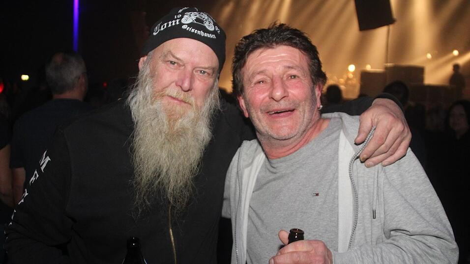 Eindrücke vom Konzertabend der AC/DC-Coverband Barock in er Landshuter Sparkassen-Arena. Eindrücke vom Konzertabend der AC/DC-Coverband Barock in er Landshuter Sparkassen-Arena.