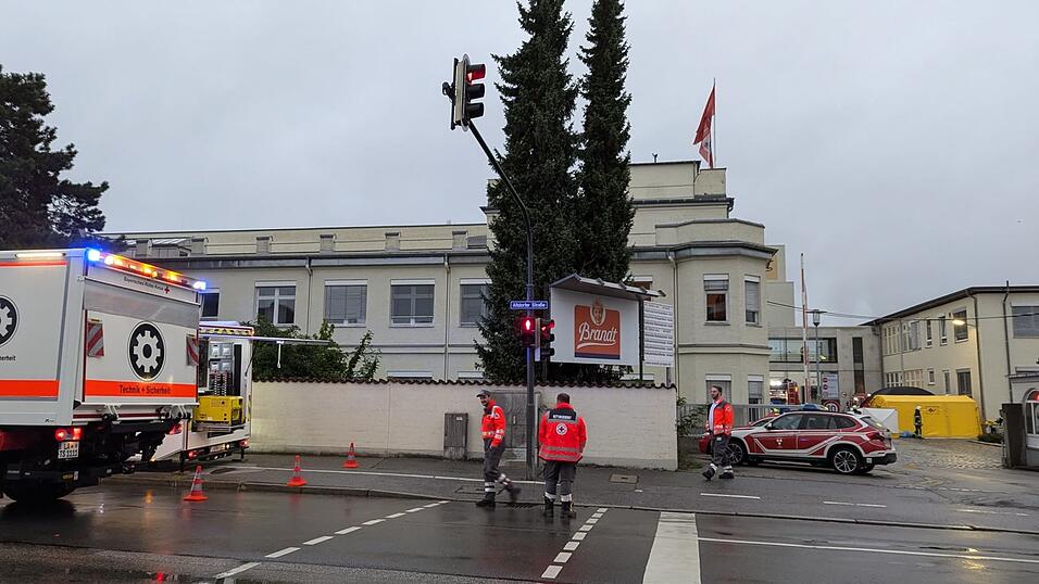 Durch ein Feuer in einer Lagerhalle der Brandt-Schokoladenfabrik in Landshut ist laut Sch&auml;tzungen der Polizei ein Millionenschaden entstanden.
