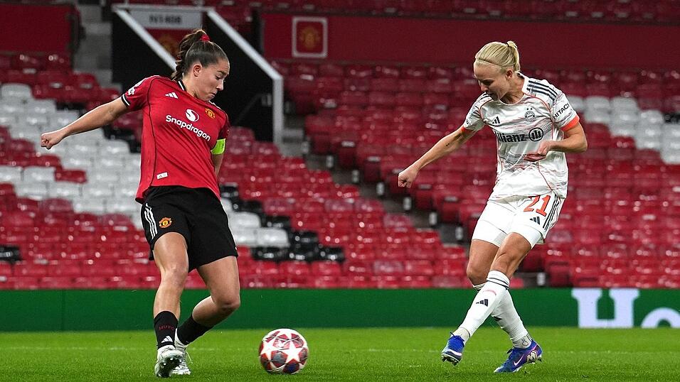 Traf f&uuml;r die Bayern in Manchester: Pernille Harder (r).
