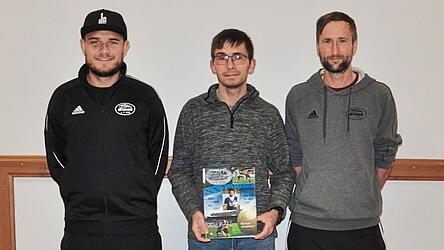 Für ihre lange Vereinstreue wurden (v. l.) Dominik Kozbielak für 150, Florian Grantner für 600 und Daniel Reichelt für 200 Spiele geehrt.