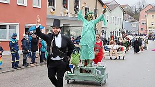 'Make Bogen great again amoi!' hie&szlig; es bei den Winklinger Faschingsfreunden, die mit etlichen amerikanischen Pers&ouml;nlichkeiten, Stars und Promis anreisten, darunter Abraham Lincoln, die Freiheitsstatue, gefolgt von Al Bundy.