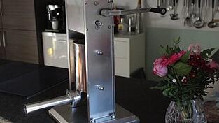 Sogenannte Wurstbefüller sind im Handel bereits ab 25 Euro erhältlich.