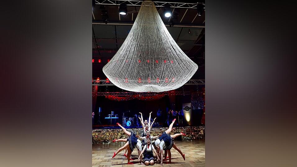 Mit dem SPD-Ball wurde am Samstag die Ballsaison in Straubing eröffnet. Mit dem SPD-Ball wurde am Samstag die Ballsaison in Straubing eröffnet.