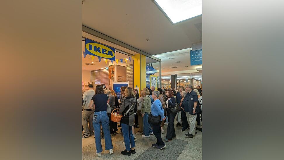 Am Montagmorgen str&ouml;mten die neugierigen Besucherinnen und Besucher in den soeben er&ouml;ffneten Pop-up-Store.