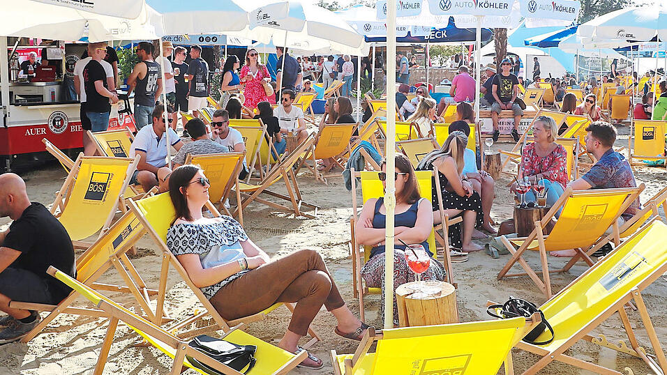 Guten Andrang verzeichnete die Partymeile auf der Sch&ouml;llwiese bereits zum Auftakt am Dienstagabend. Volle Pulle geht's die n&auml;chsten vier Tage weiter.