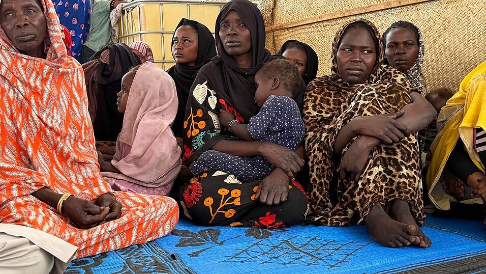 Vor allem aus der Region Darfur gibt es Berichte über schwere Menschenrechtsverletzungen, Massaker und Vergewaltigungen. (Archivbild) Vor allem aus der Region Darfur gibt es Berichte über schwere Menschenrechtsverletzungen, Massaker und Vergewaltigungen. (Archivbild)