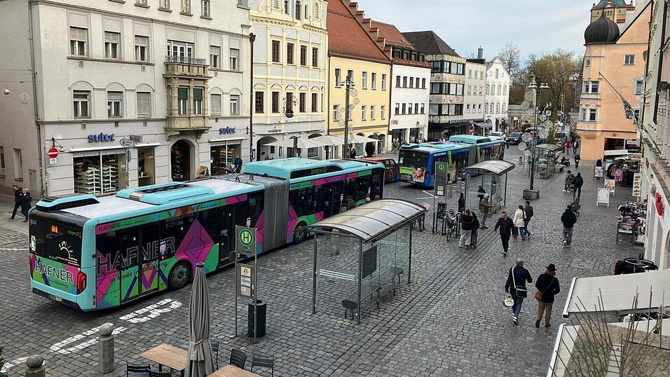 Der Ordnungsausschuss empfiehlt den Beitritt Straubings zum Regensburger Verkehrsverbund, falls der Freistaat nicht doch noch die Frist verlängert. Der Ordnungsausschuss empfiehlt den Beitritt Straubings zum Regensburger Verkehrsverbund, falls der Freistaat nicht doch noch die Frist verlängert.