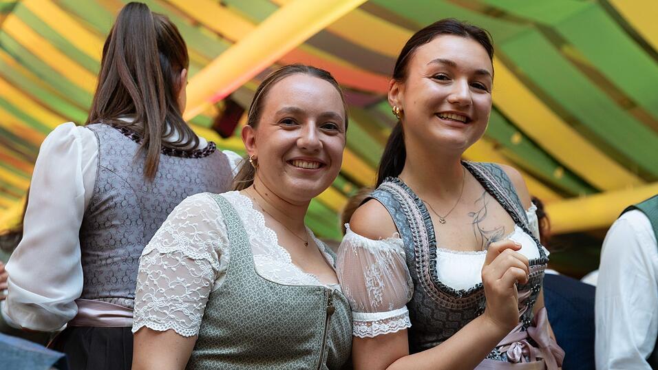 Die Partybilder vom Freitag, 7. August, aus dem Festzelt Wenisch. Die Partybilder vom Freitag, 7. August, aus dem Festzelt Wenisch.