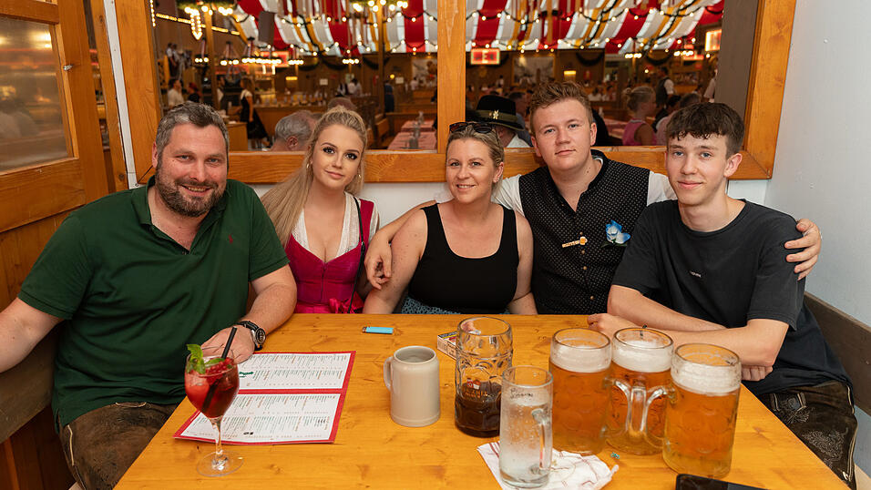 Die Partybilder vom Montag, 21. August 2023, aus dem Festzelt Krönner. Die Partybilder vom Montag, 21. August 2023, aus dem Festzelt Krönner.