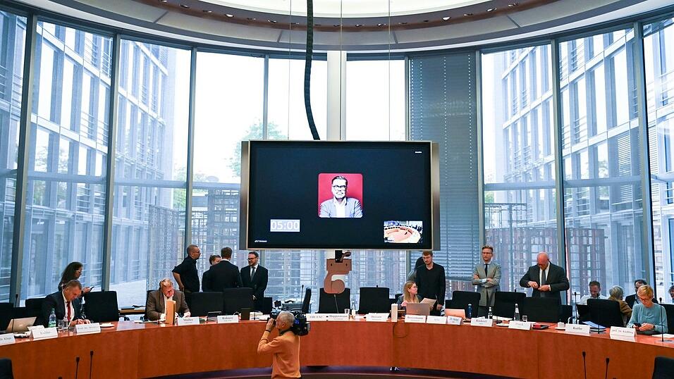 Die Enquete-Kommission des Bundestags zur Corona-Pandemie hat unter anderem den früheren Gesundheitsminister geladen. (Archivfoto) Die Enquete-Kommission des Bundestags zur Corona-Pandemie hat unter anderem den früheren Gesundheitsminister geladen. (Archivfoto)