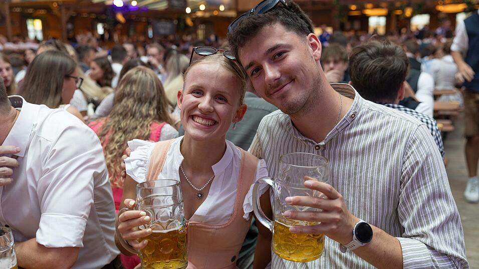 Die Partybilder vom Dienstag, 11. August, aus dem Festzelt Wenisch. Die Partybilder vom Dienstag, 11. August, aus dem Festzelt Wenisch.