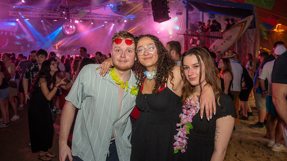 Die besten Bilder vom Samstag zeigen Tanzen und jede Menge Spaß. Die besten Bilder vom Samstag zeigen Tanzen und jede Menge Spaß.