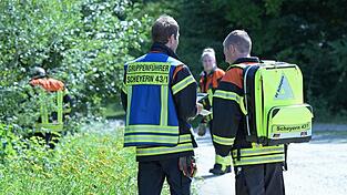 Rettungskräfte suchen nach einem vermissten 83-jährigen Mann.