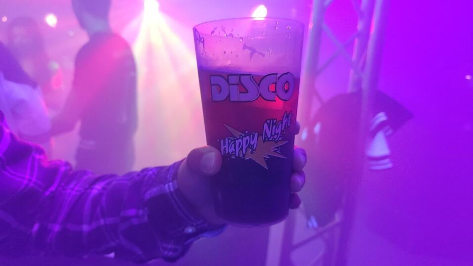 In der Disco Happy Night in Eberspoint treffen sich Jugendliche aus dem Umkreis zum Feiern.