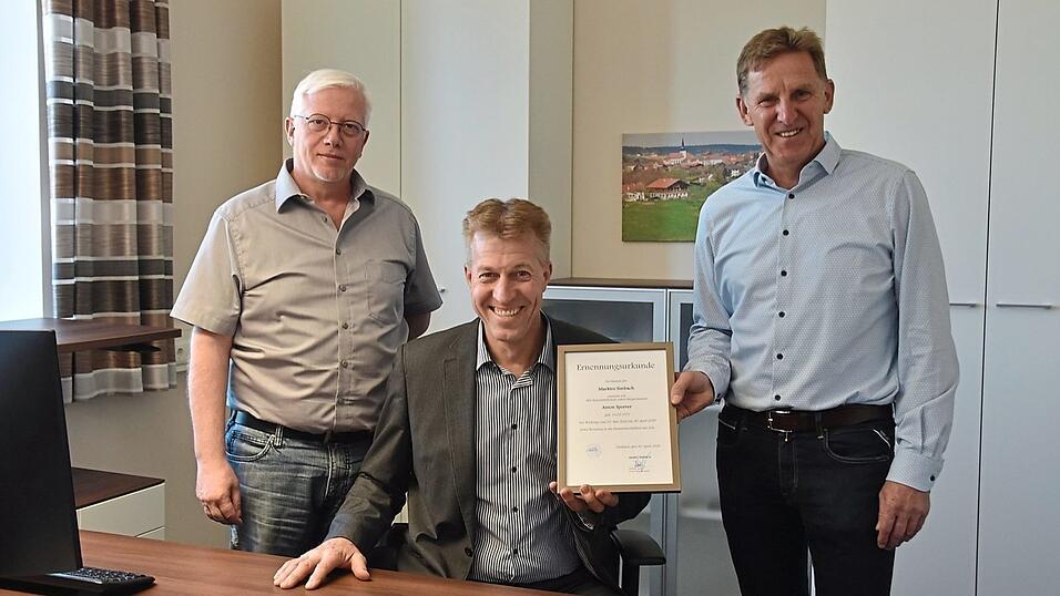F&uuml;r Herbert Sporrer war der Donnerstag der letzte Tag seiner Amtszeit als B&uuml;rgermeister des Marktes Simbach. Nachfolger Anton Sporrer nimmt mit Freitag, 1. Mai, seine T&auml;tigkeit auf.