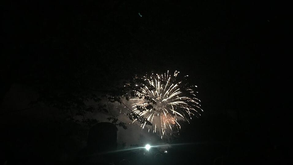 Das war das Abschlussfeuerwerk des Gäubodenvolksfestes 2019. Das war das Abschlussfeuerwerk des Gäubodenvolksfestes 2019.