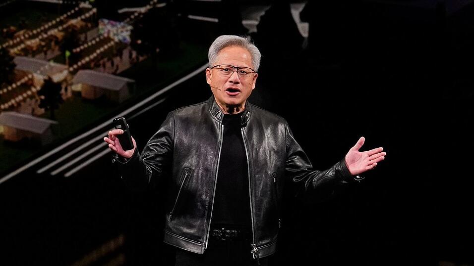 Aus Sicht von Nvidia-Chef Jensen Huang schwächt sich der KI-Boom noch lange nicht ab. (Archivbild) Aus Sicht von Nvidia-Chef Jensen Huang schwächt sich der KI-Boom noch lange nicht ab. (Archivbild)