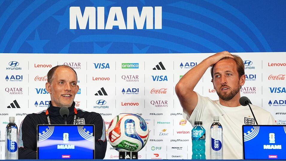 Harry Kane (r) springt Thomas Tuchel bei. Harry Kane (r) springt Thomas Tuchel bei.