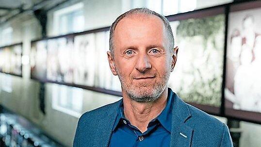 Jörg Skriebeleit ist Kulturwissenschaftler aus Weiden. Er hat über den Erinnerungsort Flossenbürg promoviert. Seit 1999 leitet er die KZ-Gedenkstätte in der Oberpfalz.