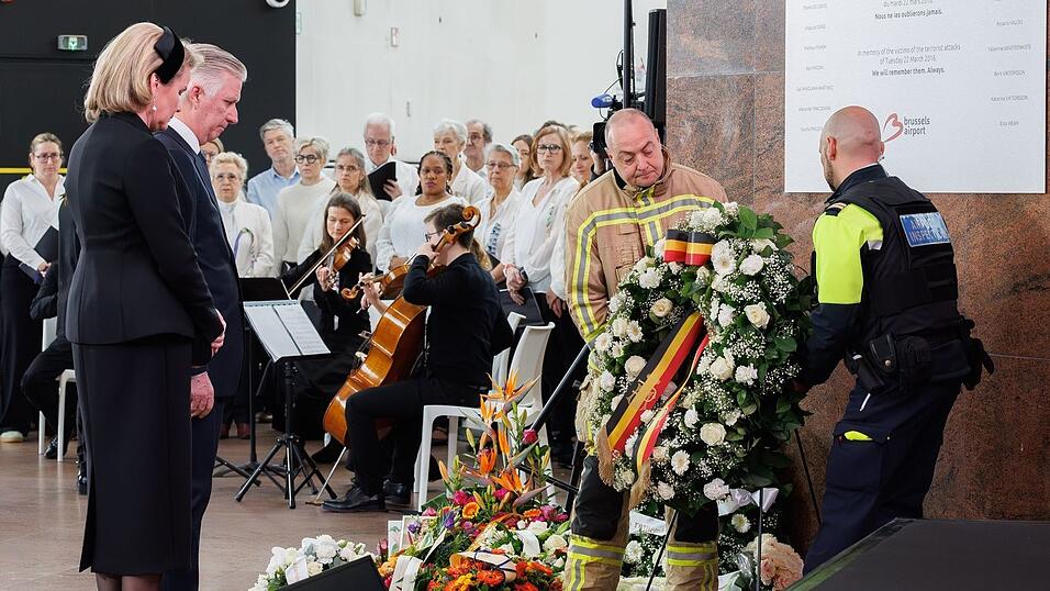 Gedenken am Br&uuml;sseler Flughafen: Zu den Teilnehmern der Zeremonie geh&ouml;rten auch K&ouml;nigin Mathilde und K&ouml;nig Philippe.