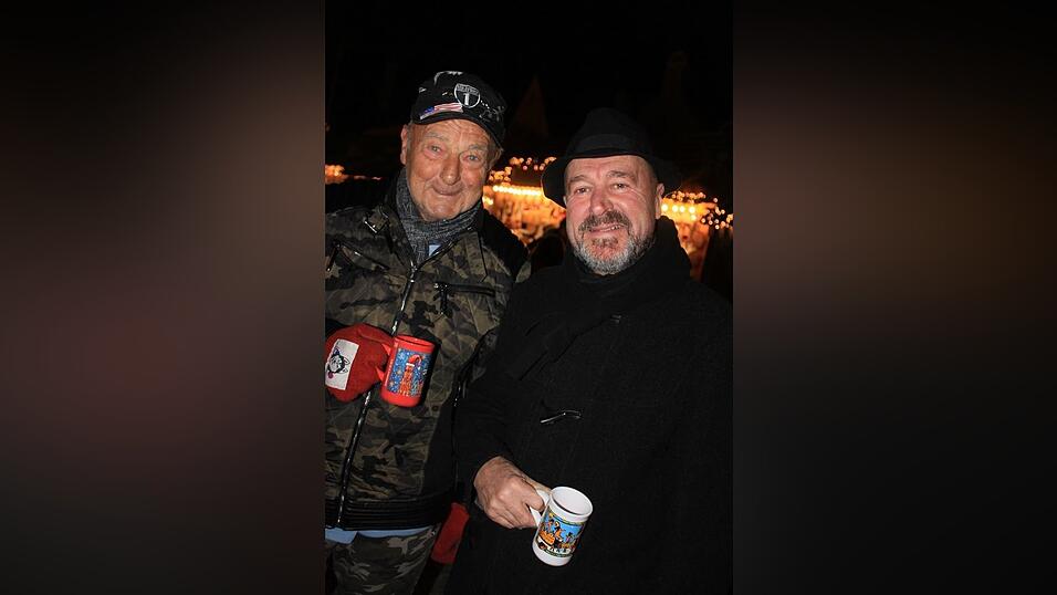 Am Donnerstagabend ist der Landshuter Christkindlmarkt eröffnet worden. Am Donnerstagabend ist der Landshuter Christkindlmarkt eröffnet worden.