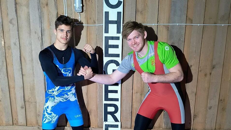 Jakub Mayer (links), hier mit Sparringspartner Andreas Rauscher vom ATSV Kelheim, startet an diesem Wochenende für den ASV Cham bei den Deutschen Meisterschaften der U 17-Ringer in Mannheim. Jakub Mayer (links), hier mit Sparringspartner Andreas Rauscher vom ATSV Kelheim, startet an diesem Wochenende für den ASV Cham bei den Deutschen Meisterschaften der U 17-Ringer in Mannheim.