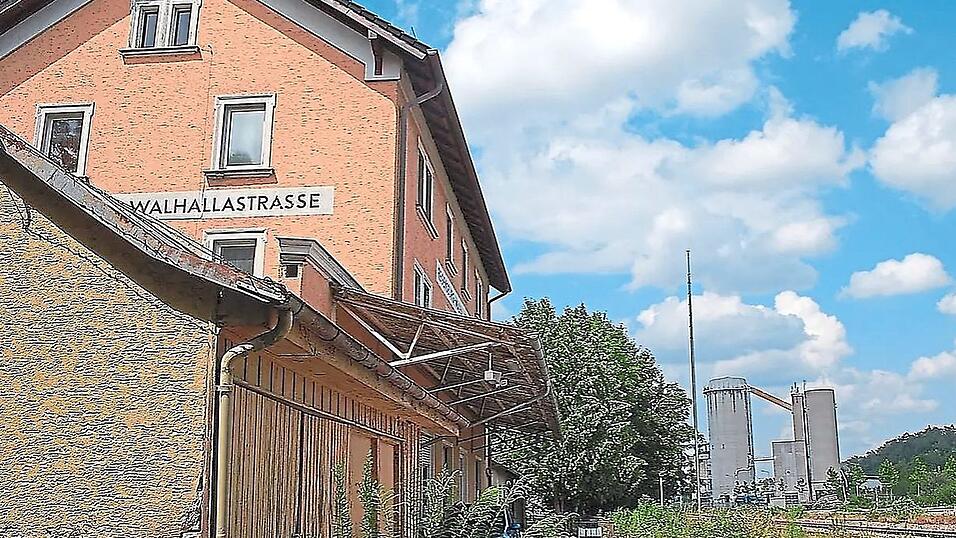 Sofern nichts mehr dazwischen kommt, k&ouml;nnten 2027 am Walhalla-Bahnhof im Stadtosten die Arbeiten beginnen. Zum Fahrplanwechsel 2027/28 soll dann der Betrieb aufgenommen werden.