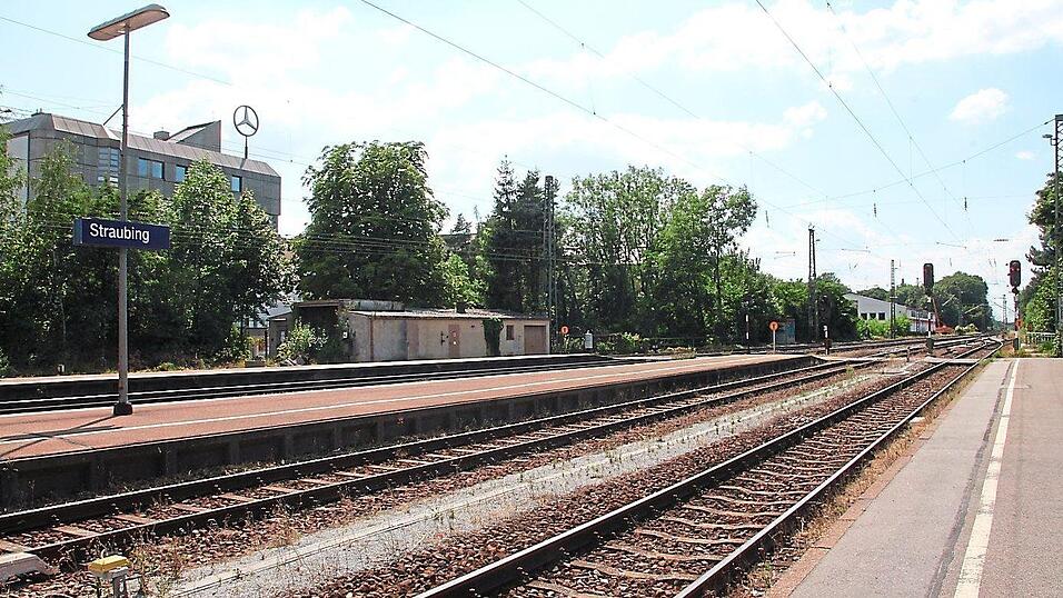 Es bleibt die Schiene. Auch in Zukunft kann der M&uuml;ll von Straubing nach Schwandorf mit Z&uuml;gen transportiert werden,