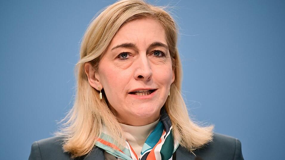 Die CDU-Politikerin Warken wechselt vom Gesundheitsministerium ins Kanzleramt Die CDU-Politikerin Warken wechselt vom Gesundheitsministerium ins Kanzleramt