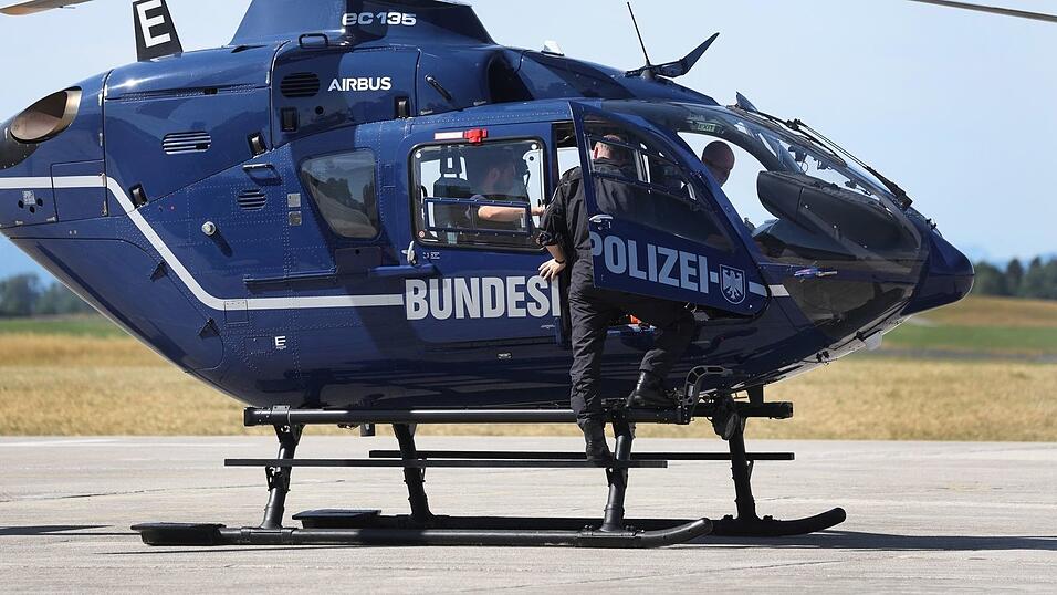 F&uuml;r die Testfl&uuml;ge starten die mit Messger&auml;ten f&uuml;r Radioaktivit&auml;t ausger&uuml;steten Airbus-Hubschrauber vom Fliegerhorst Kaufbeuren.