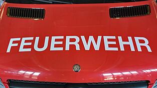 Die Feuerwehr konnte den Brand löschen und weitere Verletzte verhindern. (Symbolbild) Die Feuerwehr konnte den Brand löschen und weitere Verletzte verhindern. (Symbolbild)