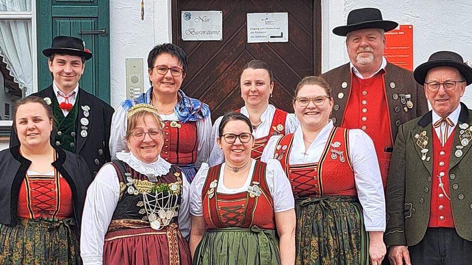 Die neue Vorstandschaft &auml;nderte sich nur bei den Beisitzern, hier mit Gauvorsitzendem Theo Eckm&uuml;ller.