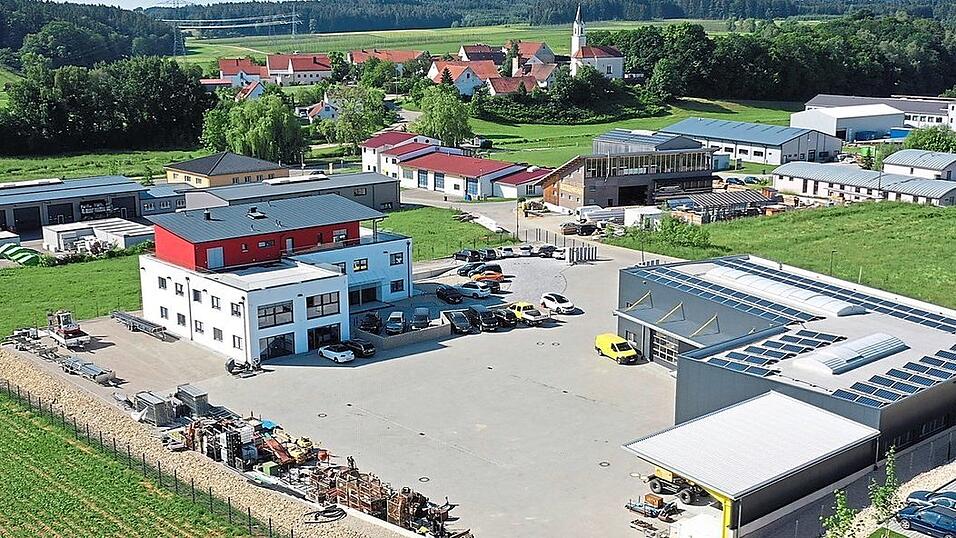 Der Blick von oben auf das neue Firmengel&auml;nde.