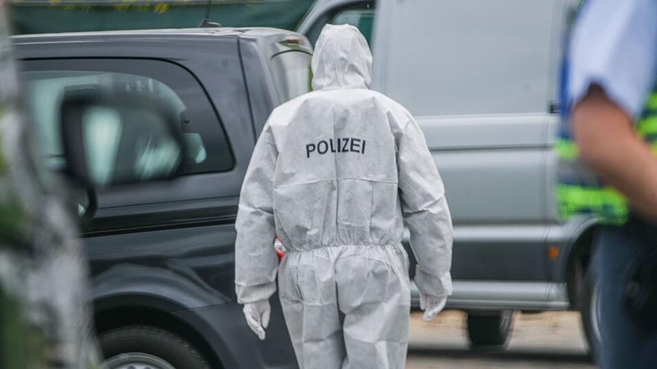 Die Polizei befindet sich nach dem Leichenfund im Gro&szlig;einsatz.