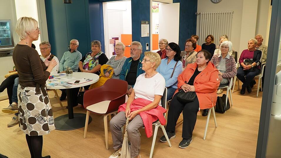 Sonja Habereder einen Vortag zum Thema Wohnen mit Demenz. Sonja Habereder einen Vortag zum Thema Wohnen mit Demenz.