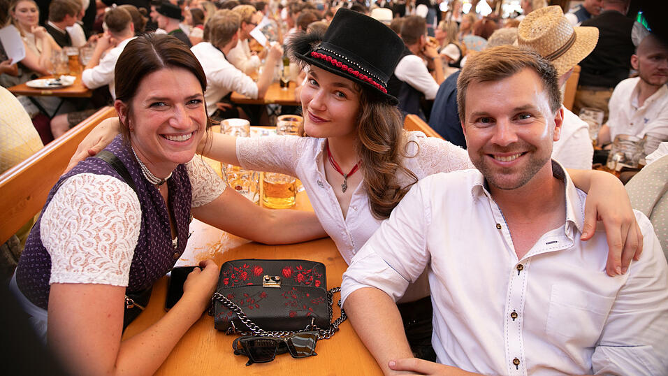 Die Partybilder vom Samstag, 9. August, aus dem Festzelt Nothaft. Die Partybilder vom Samstag, 9. August, aus dem Festzelt Nothaft.