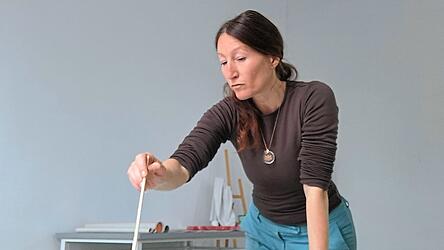 Iris Nitzl bei der Projektarbeit