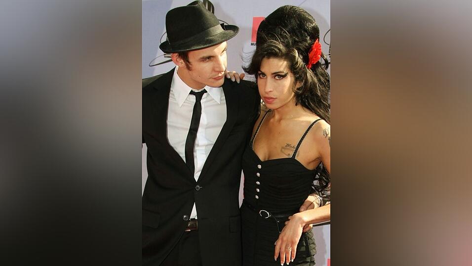Amy Winehouse und ihr Ehemann Blake Fielder-Civil im Jahr 2017. Amy Winehouse und ihr Ehemann Blake Fielder-Civil im Jahr 2017.