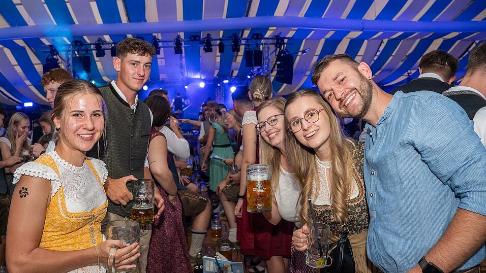 Die Partybilder vom Sonntag, 16. August, aus dem Festzelt Wenisch. Die Partybilder vom Sonntag, 16. August, aus dem Festzelt Wenisch.