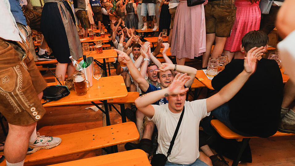Die Partybilder vom Samstag, 10. August 2024, aus dem Festzelt Weckmann. Die Partybilder vom Samstag, 10. August 2024, aus dem Festzelt Weckmann.