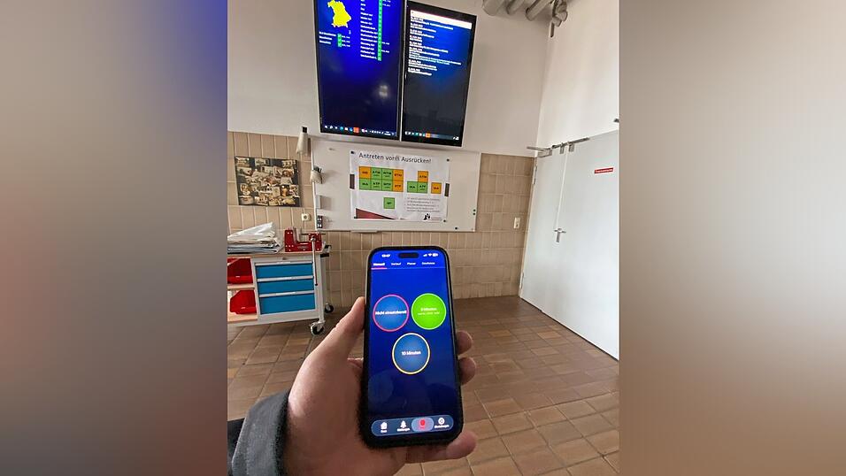 In der App können die Einsatzkräfte eintragen, ob sie einsatzbereit sind oder nicht - und wenn ja - wann sie kommen, in fünf oder zehn Minuten. In der App können die Einsatzkräfte eintragen, ob sie einsatzbereit sind oder nicht - und wenn ja - wann sie kommen, in fünf oder zehn Minuten.