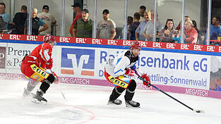 Fans und Spieler der DSC sind heiß auf’s Eis, das bewies der gute Besuch des ersten öffentlichen Trainings des amtierenden Oberliga-Vizemeisters. Nun stehen am Samstag und Sonntag die Vergleiche mit Teams aus der DEL2 sowie der multinationalen „Ersten Liga“ an. Fans und Spieler der DSC sind heiß auf’s Eis, das bewies der gute Besuch des ersten öffentlichen Trainings des amtierenden Oberliga-Vizemeisters. Nun stehen am Samstag und Sonntag die Vergleiche mit Teams aus der DEL2 sowie der multinationalen „Ersten Liga“ an.