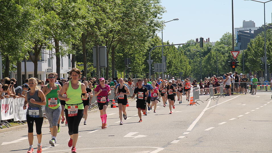 Am Wochenende nach Christi Himmelfahrt gehen auch in diesem Jahr wieder Tausende L&auml;ufer beim Regensburg Marathon an den Start.